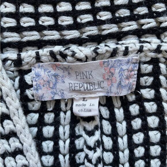 Pink Republic Women’s Open Knit Black and White Cardigan Size Large - Picture 2 of 6